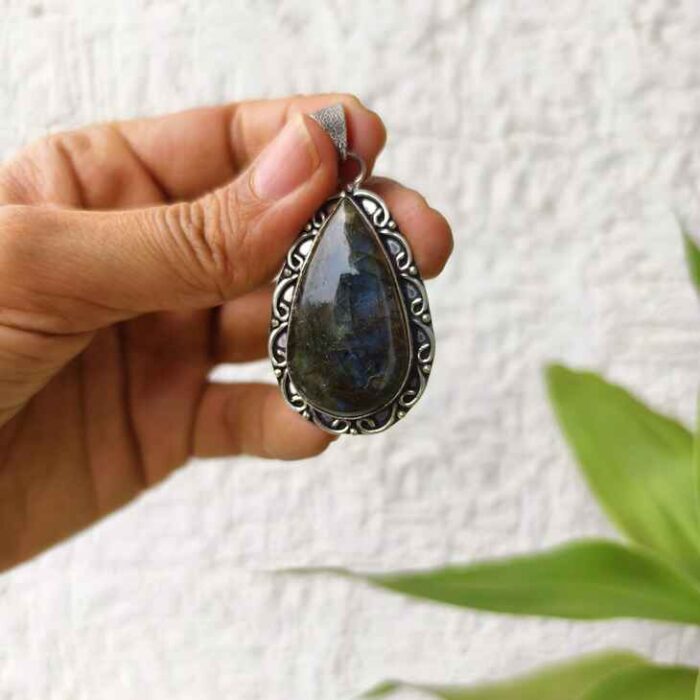 Mini Labradorite pendant style 2