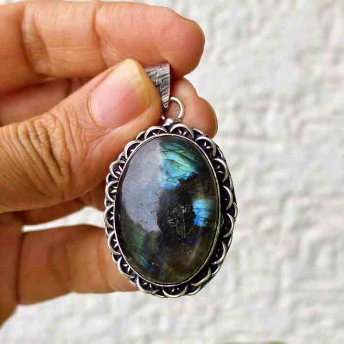 Mini Labradorite pendant style 3